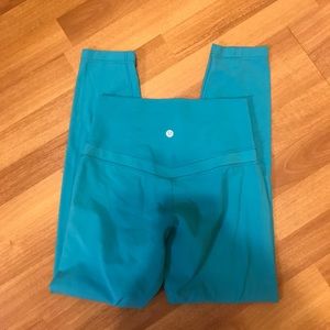 Lululemon Peacock aligns